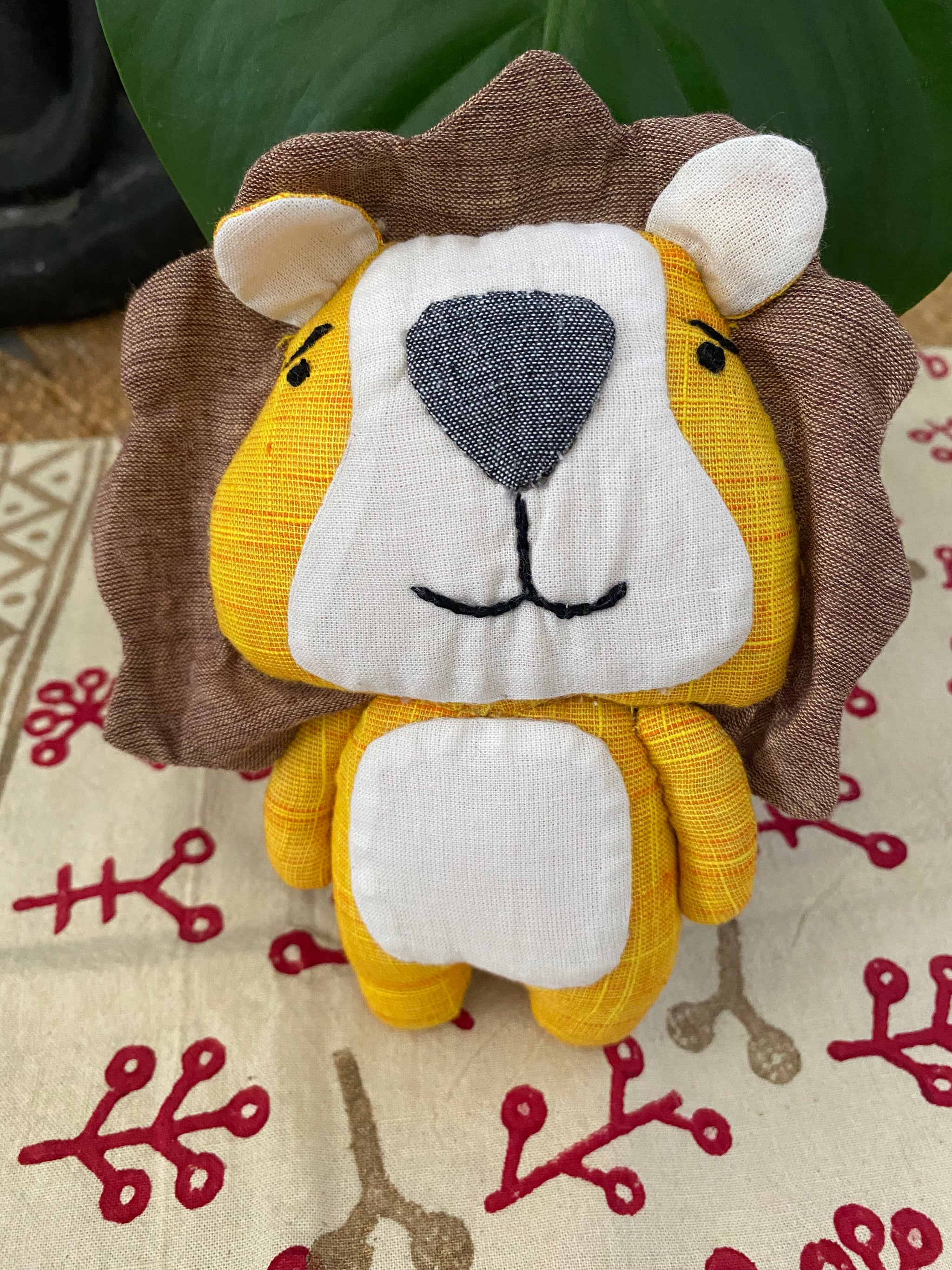 Leo the Lion – Handmade Cotton Soft Toy – Fair Trade (Sasha India)
