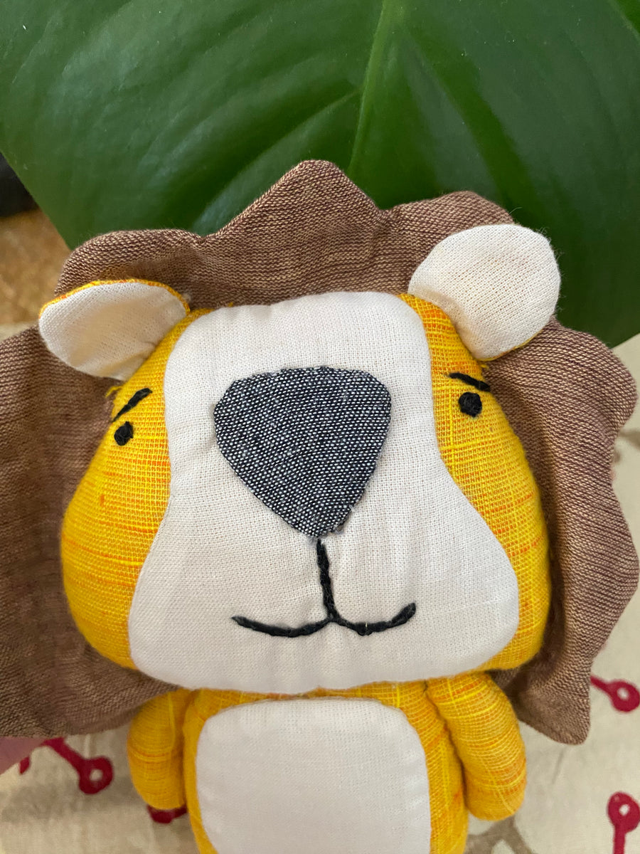 Leo the Lion – Handmade Cotton Soft Toy – Fair Trade (Sasha India)