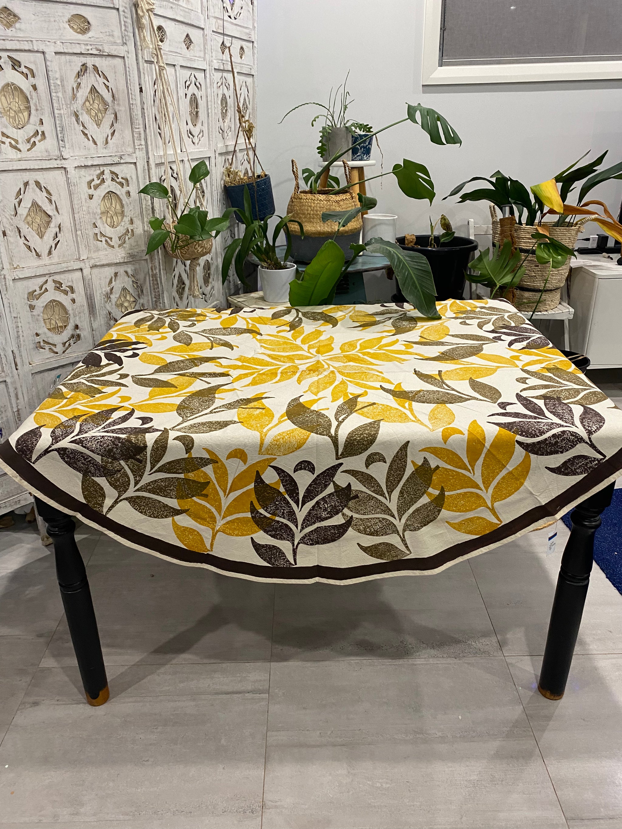 Golden Leaf Round Tablecloth – 160cm Handwoven Cotton – Fair Trade (Sasha India)