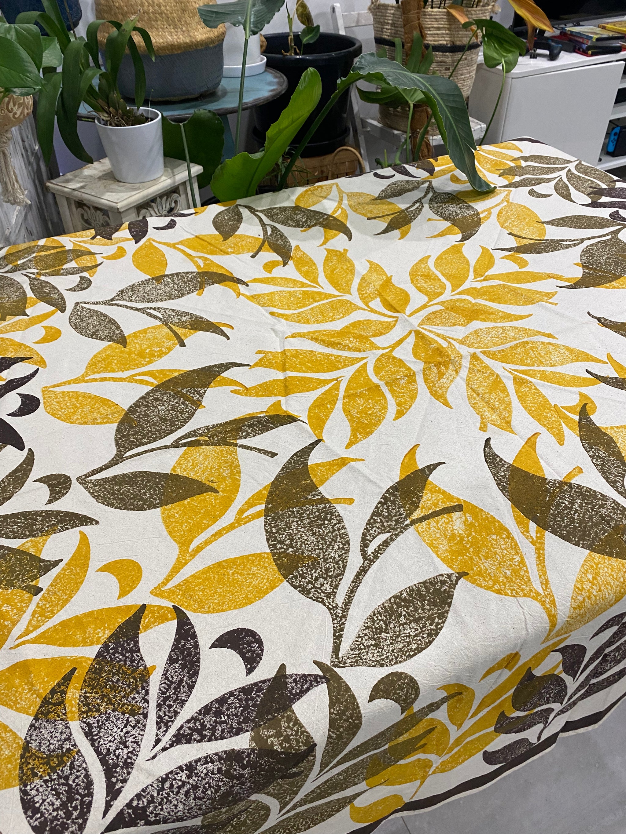 Golden Leaf Round Tablecloth – 160cm Handwoven Cotton – Fair Trade (Sasha India)