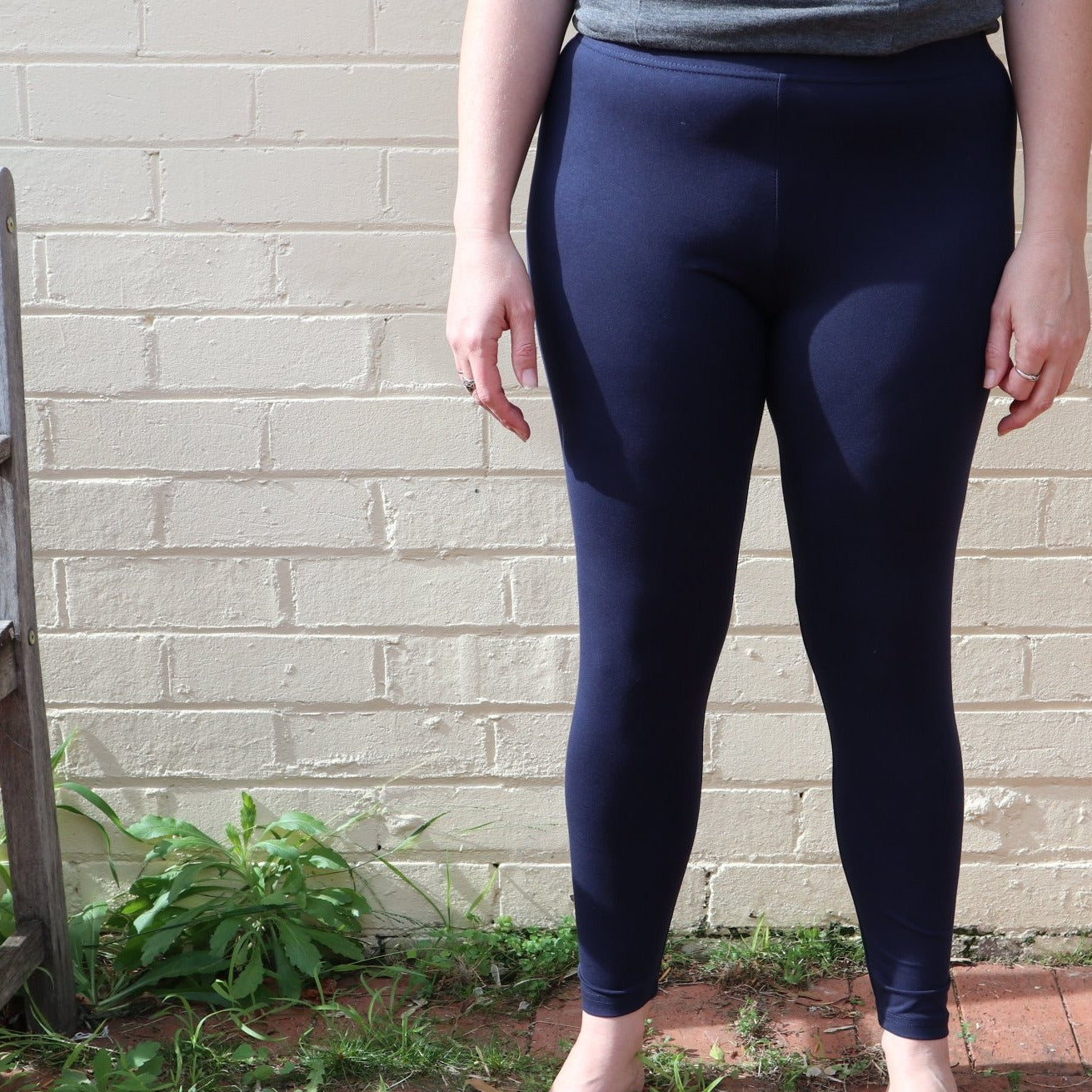 Organic Cotton leggings in a deep navy blue colour