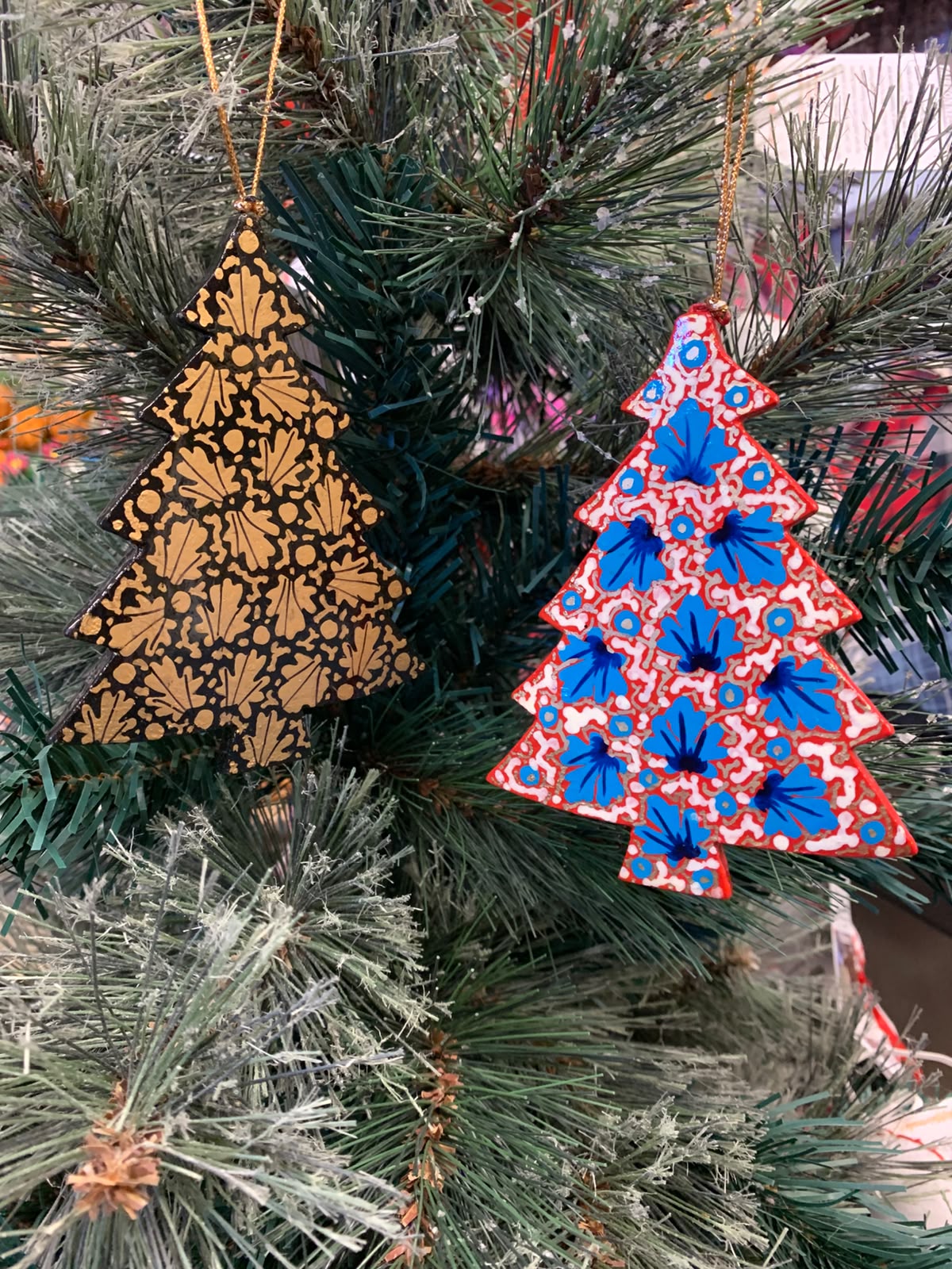 Hand Painted Wooden Large Christmas Tree Decoration - Traditional Chinar Leaf Design – Fair Trade Kashmiri Christmas Ornament