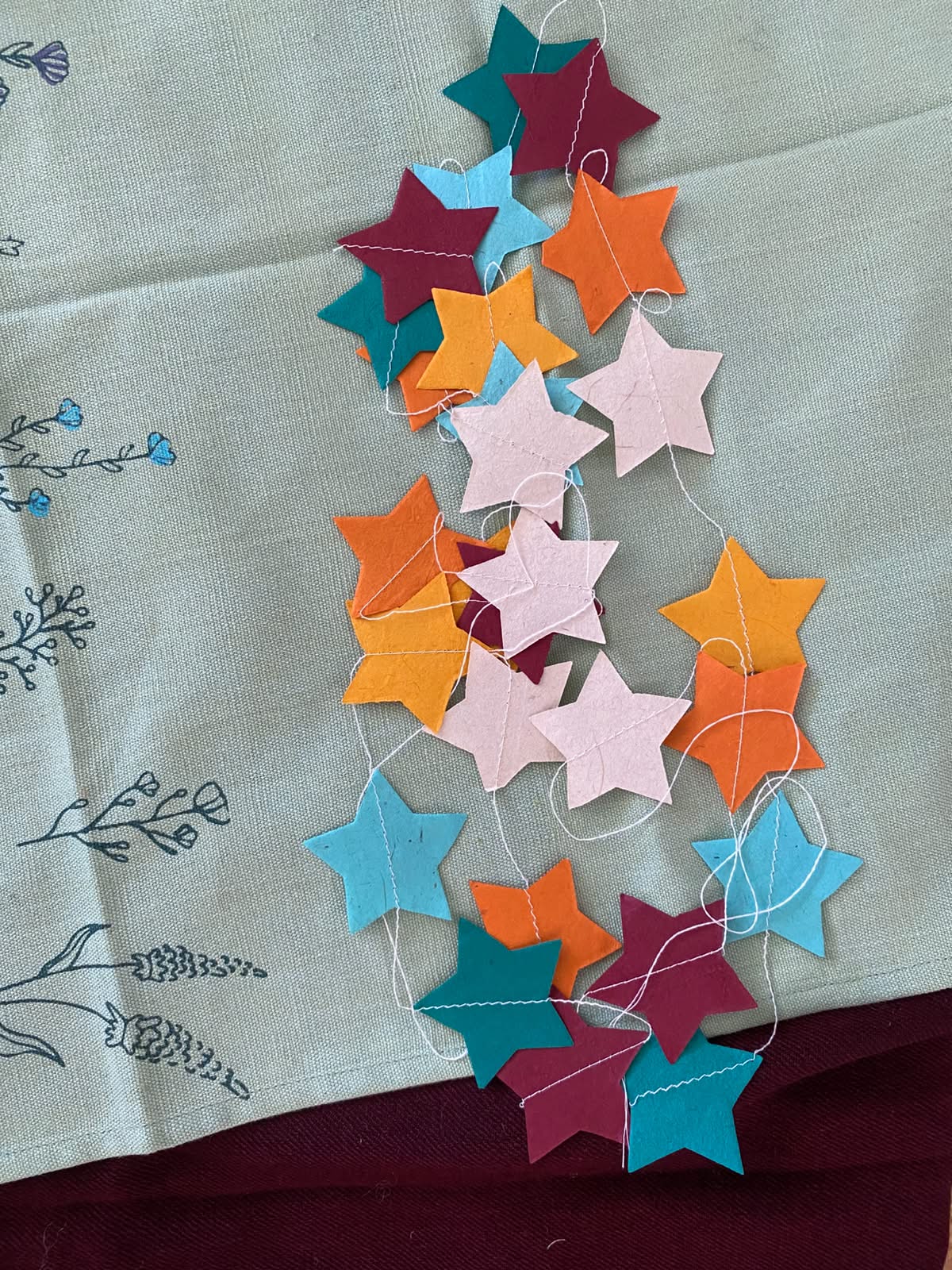 Dhukuti Handmade Multicoloured Paper Star Garland