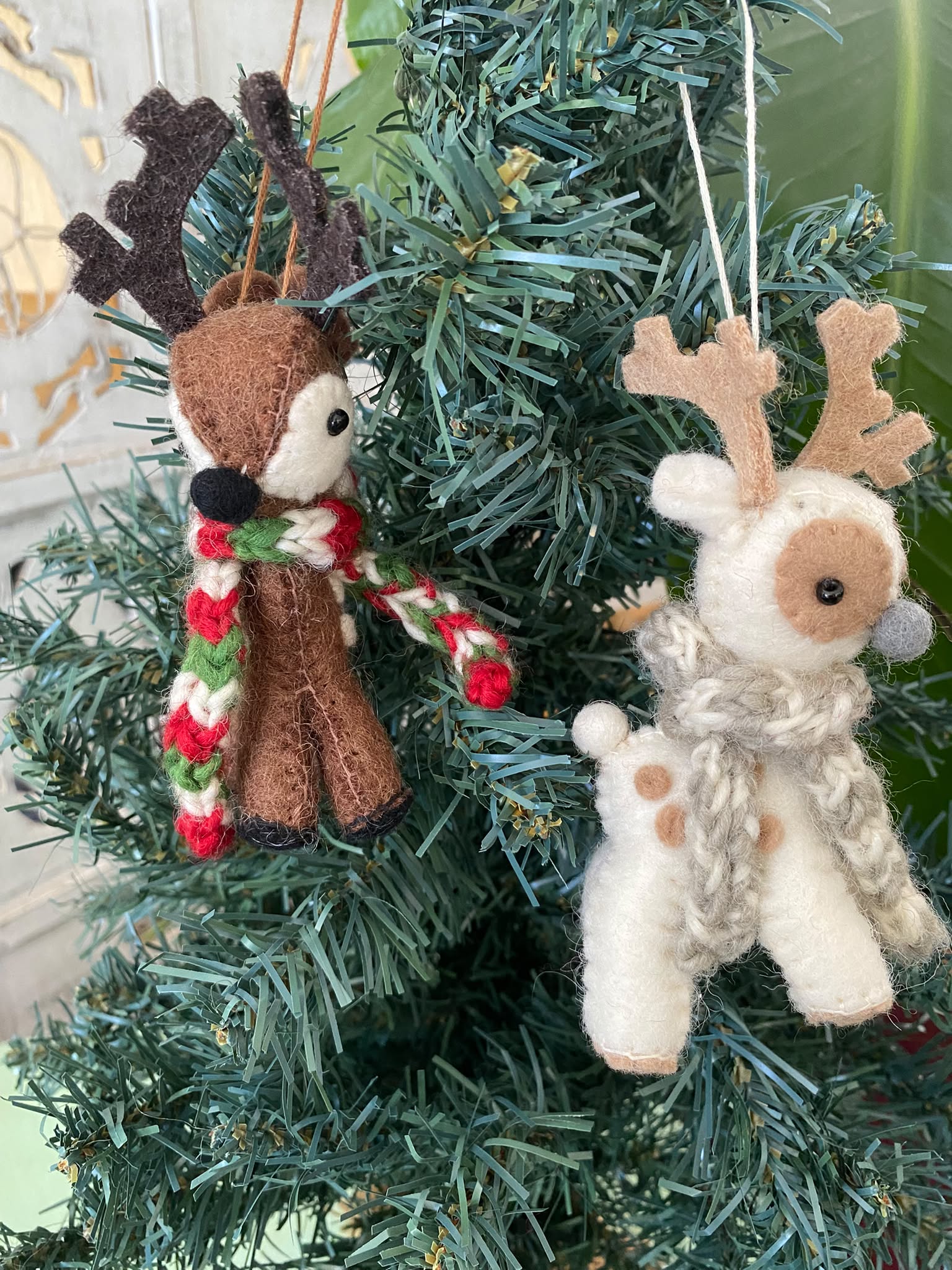 Dhukuti Handmade Felt Reindeer Christmas Tree Decoration