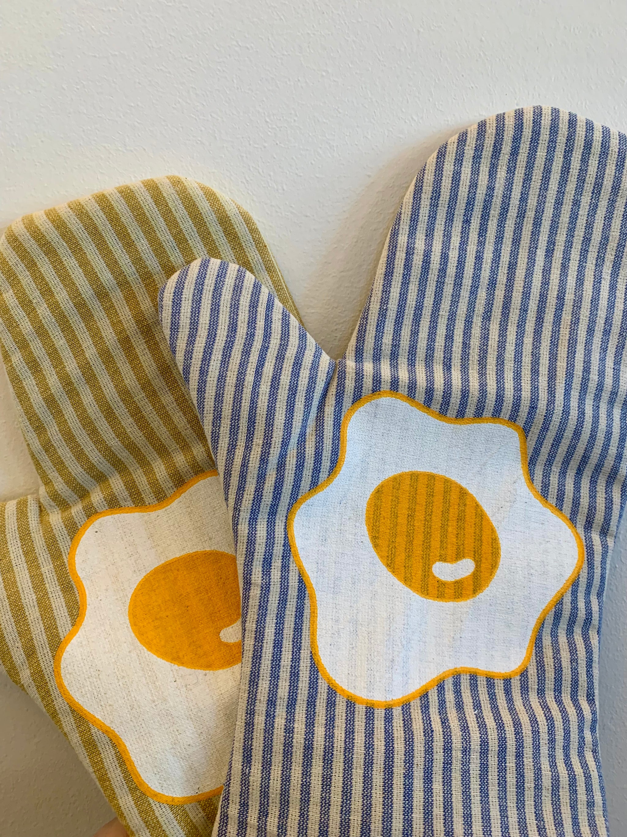 Fried Egg Oven Mitt – Fair Trade Handwoven Cotton Oven Glove (Nepal)