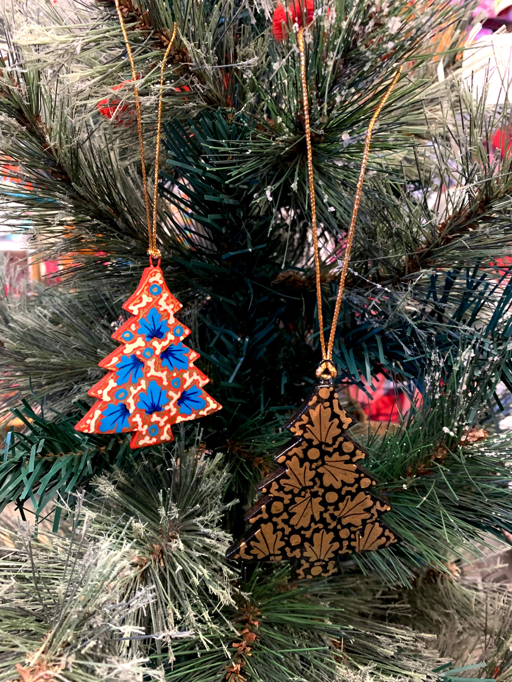 Hand Painted Wooden Small Christmas Tree Decoration - Traditional Chinar Leaf Design – Fair Trade Kashmiri Christmas Ornament
