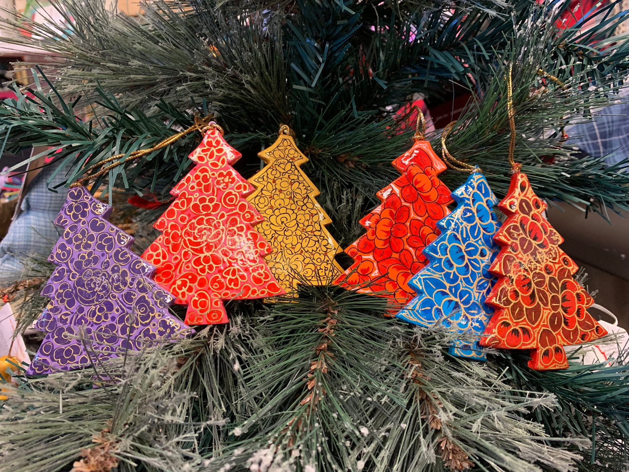 Hand Painted Wooden Medium Christmas Tree Decoration - Traditional Floral Designs – Fair Trade Kashmiri Christmas Ornament