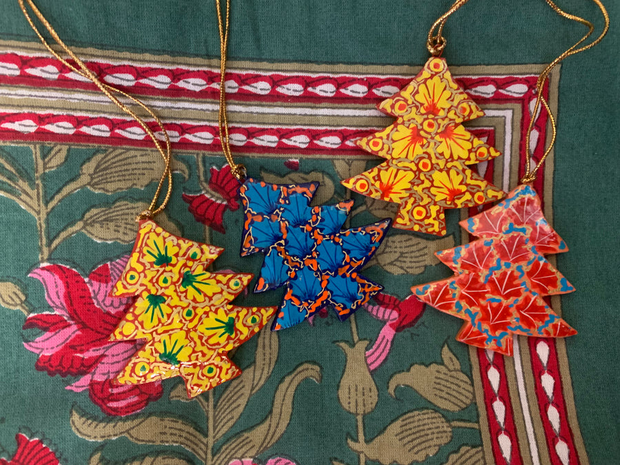 Hand Painted Wooden Small Christmas Tree Decoration - Traditional Chinar Leaf Design – Fair Trade Kashmiri Christmas Ornament