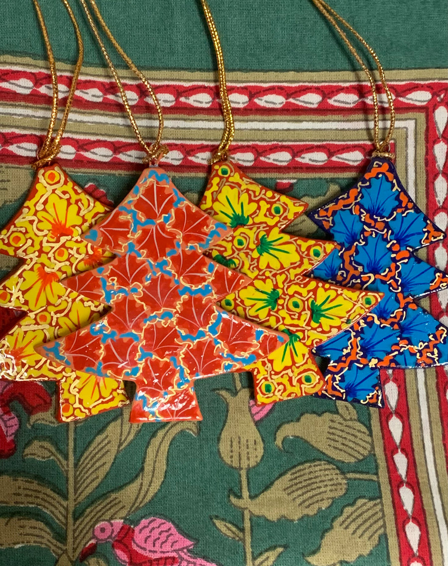 Hand Painted Wooden Medium Christmas Tree Decoration - Traditional Chinar Leaf Design – Fair Trade Kashmiri Christmas Ornament