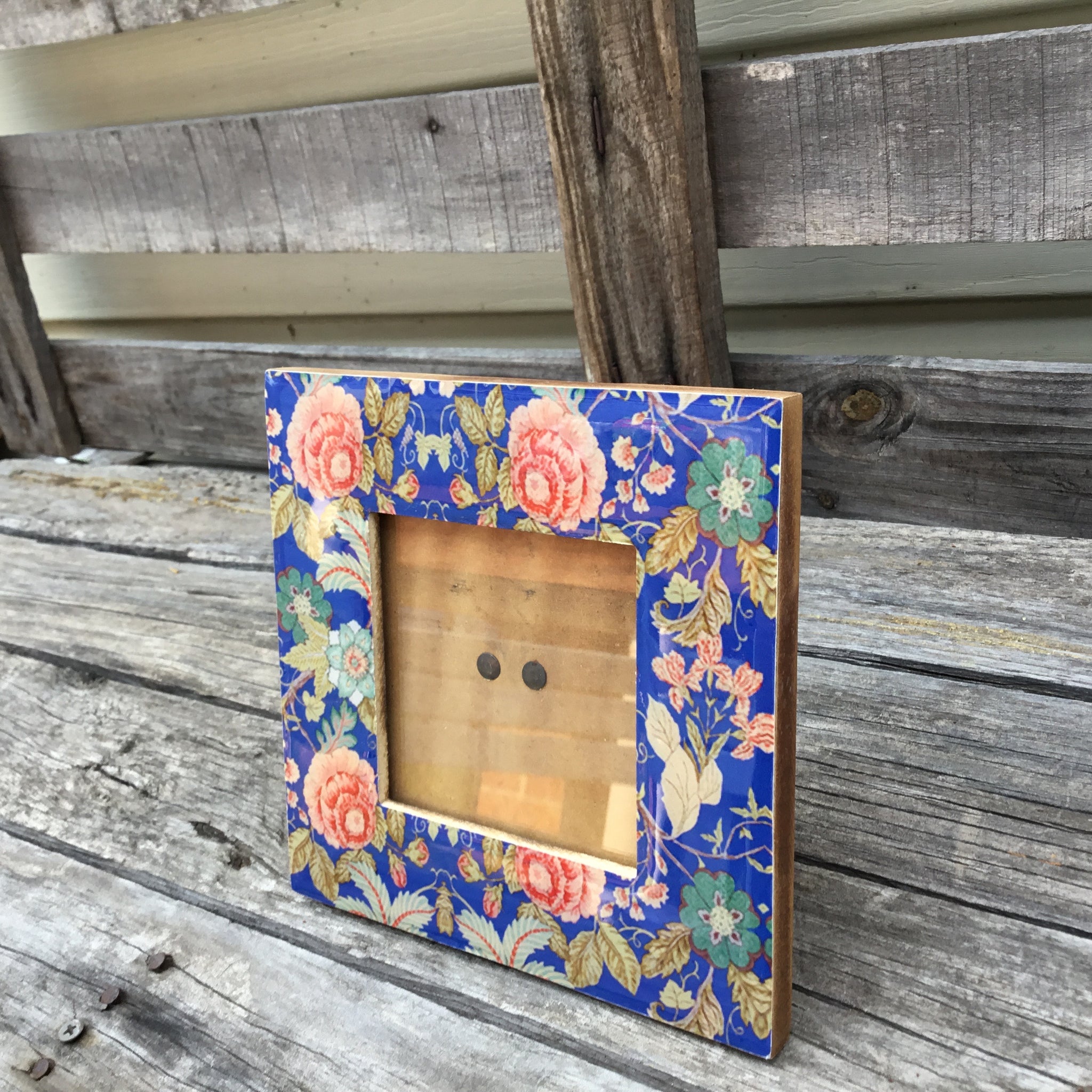 Fair Trade Ethical Resin and Wood Photo Frame Flower Design