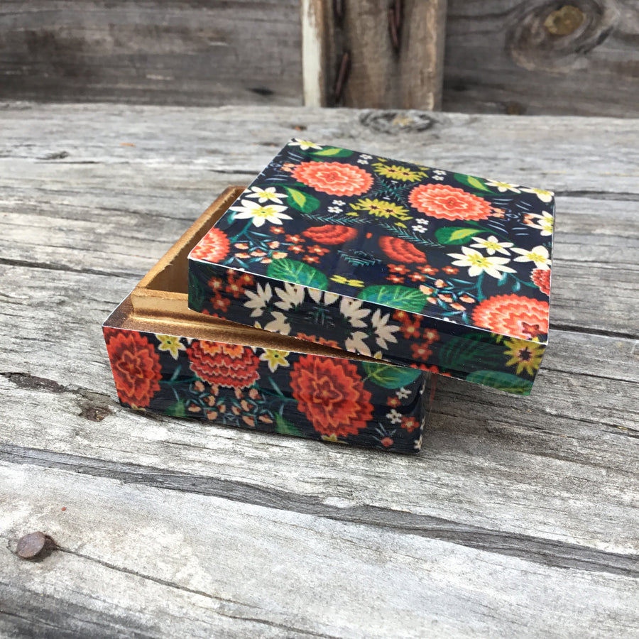 Fair Trade Box 3 x 3 Flower Design